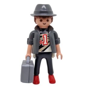 F202 Hombre con maletín